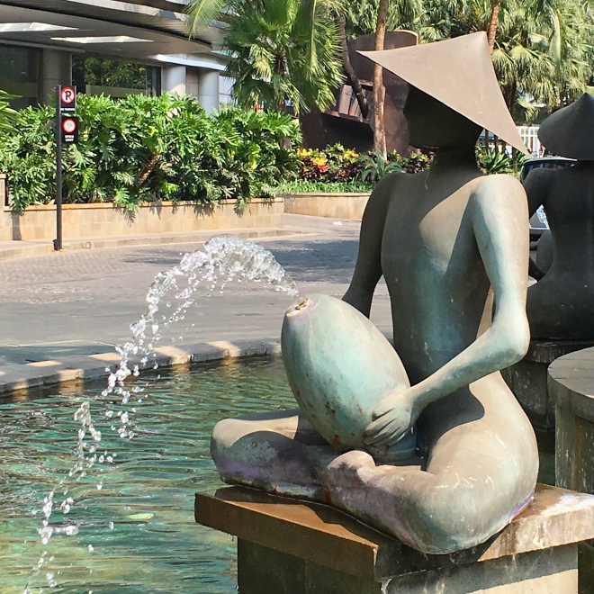 Eine Figur in einem Springbrunnen